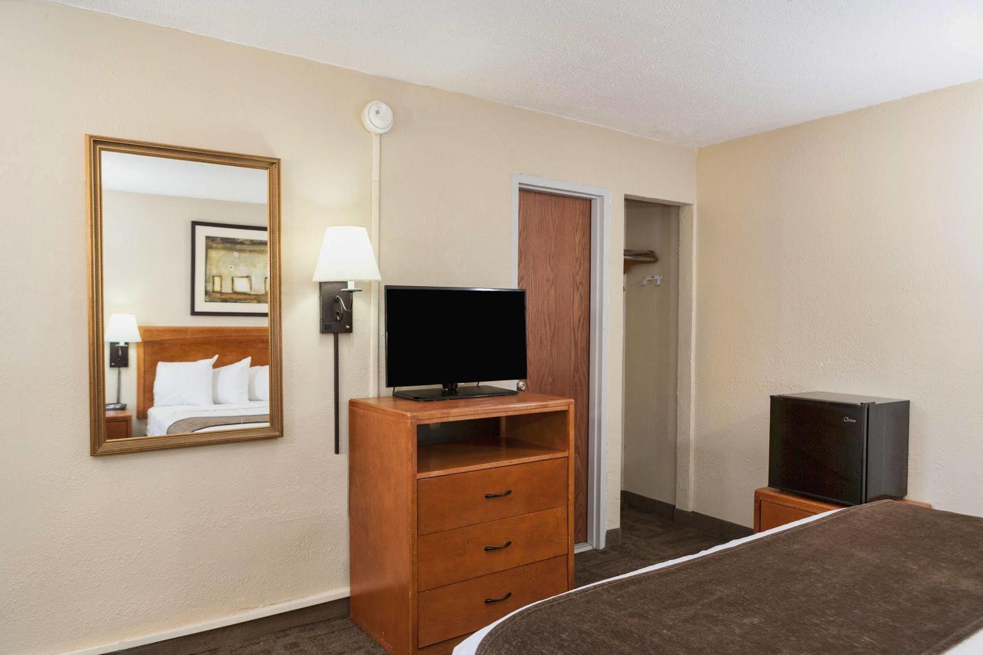 Downtown Duluth Inn Bagian luar foto